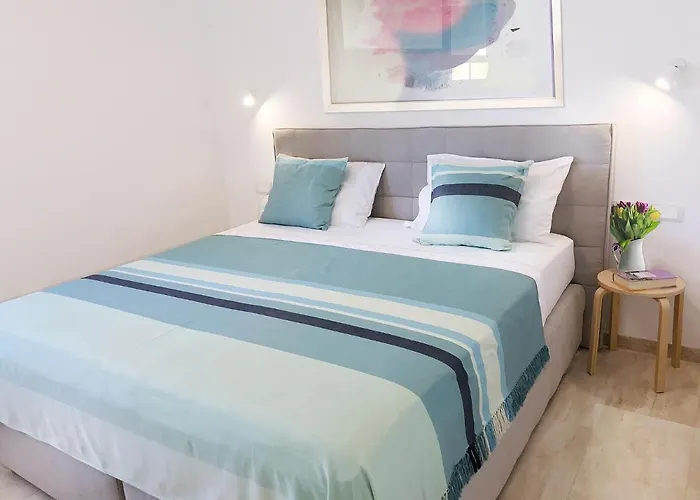 Modern For 4 Persons, Sea View, Near The Appartamento *
