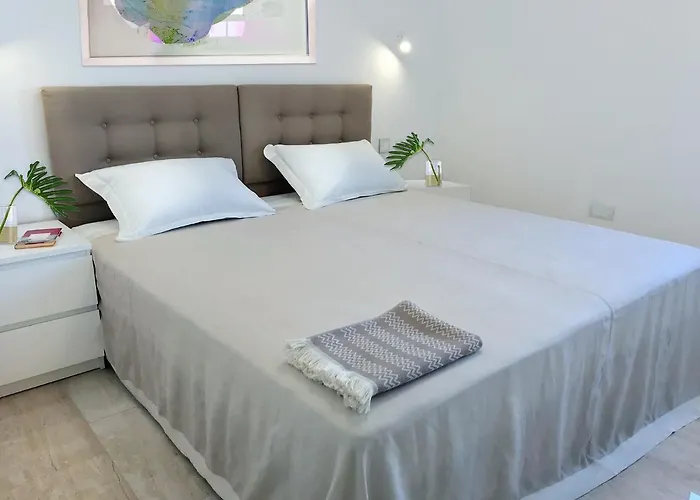 Modern For 4 Persons, Sea View, Near The Appartamento *